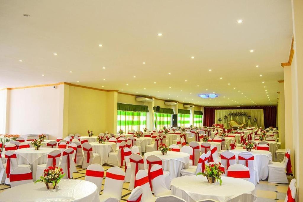 Green Grass Hotel & Restaurant Jaffna Exterior foto