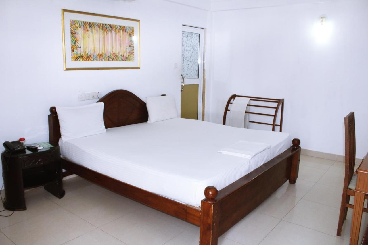 Green Grass Hotel & Restaurant Jaffna Exterior foto